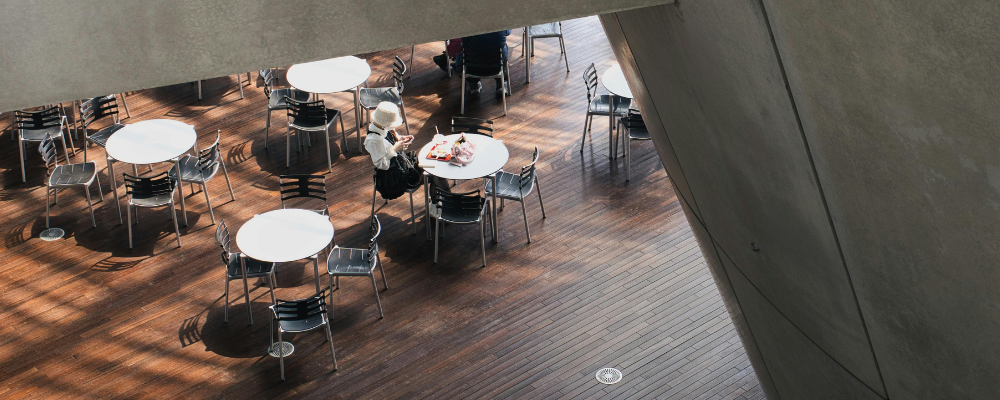 how to maintain a clean food court